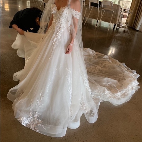 Mia Solano “Tara” sleeveless wedding dress - Picture 3 of 6